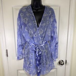 Frederick’s of Hollywood Floral Kimono Robe - Purple and White Size Large